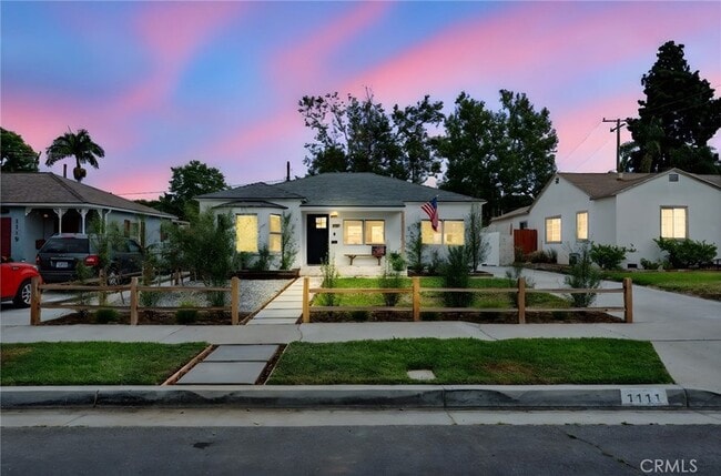Building Photo - 1111 W Maple Ave