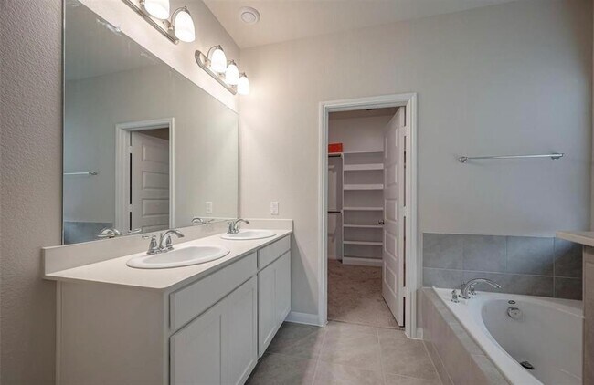 Building Photo - 1123 Vine House Dr