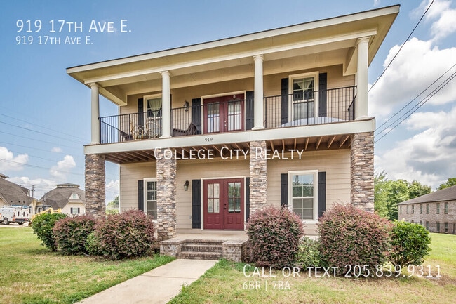 Building Photo - 919 17th Ave E