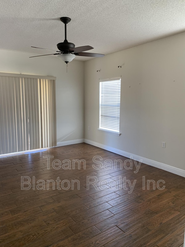 Building Photo - 8949 Camelot Pl