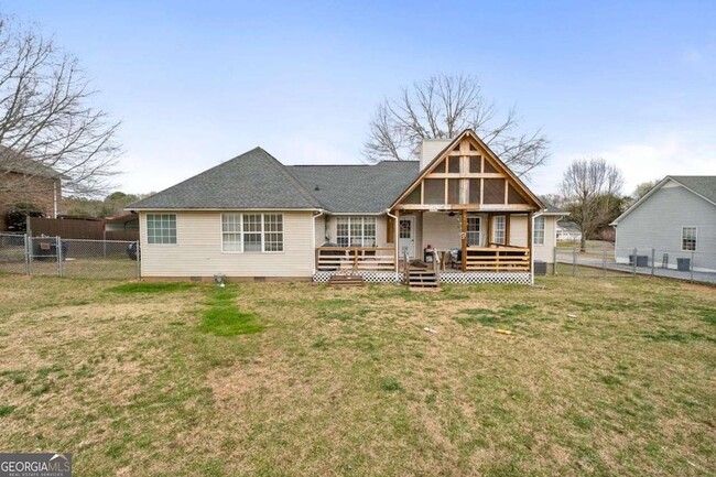 Building Photo - 22 Valley Creek Dr SW