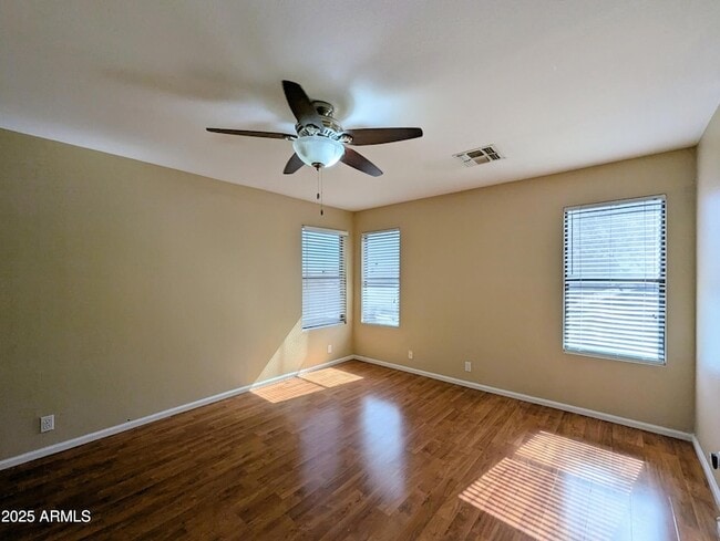 Building Photo - 8861 W Paradise Dr