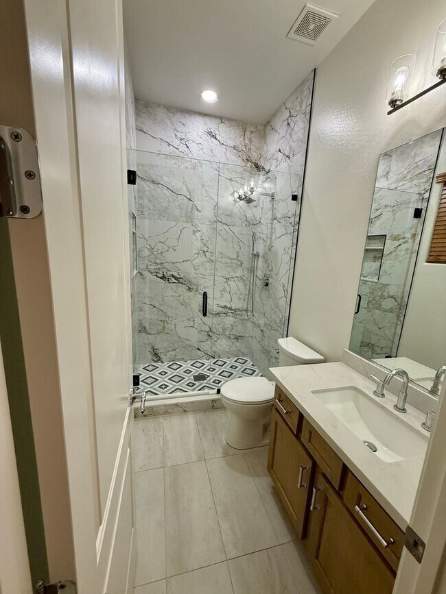 Building Photo - 1708 W Oberlin Way