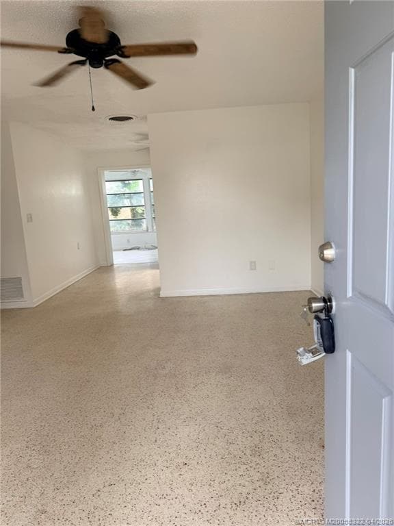 Building Photo - 33 SE Sailfish Ln