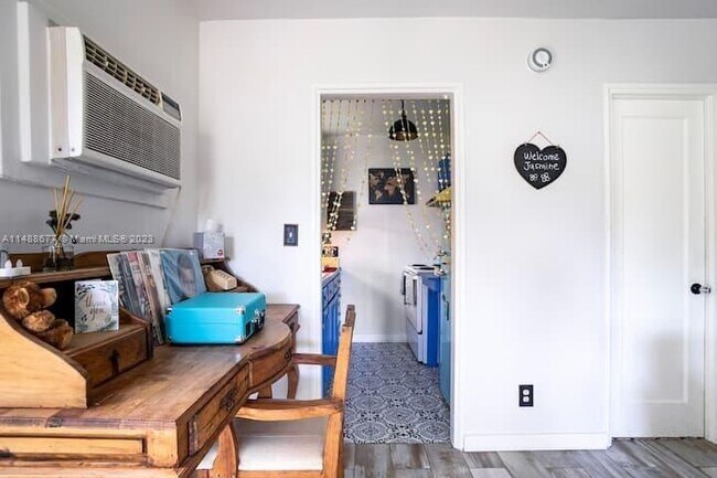 Building Photo - 1516 S 17th Ave