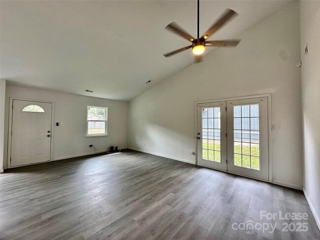 Building Photo - 5415 Amado St