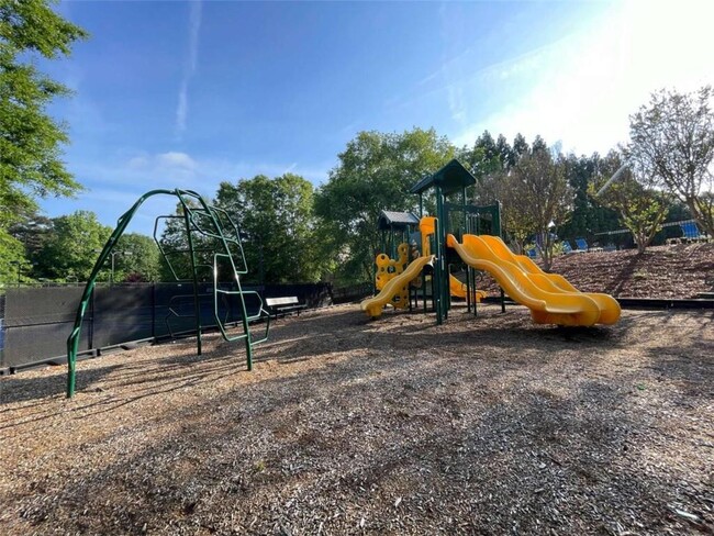 Building Photo - 1378 Greencrest Ct SW