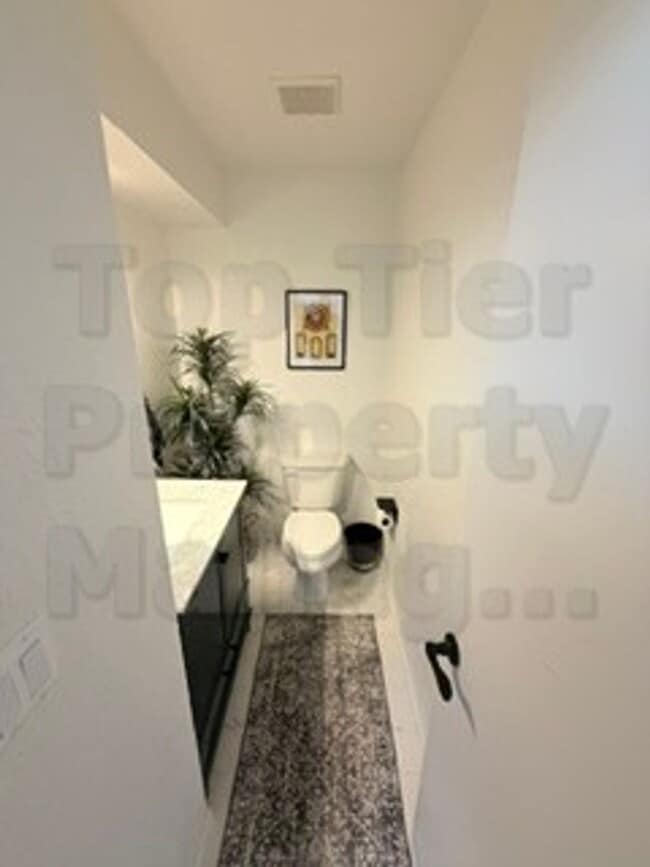 Building Photo - Beautiful 3 bed / 2.5 bath / 1,227 sqft House in Oceanside's Emerald Point