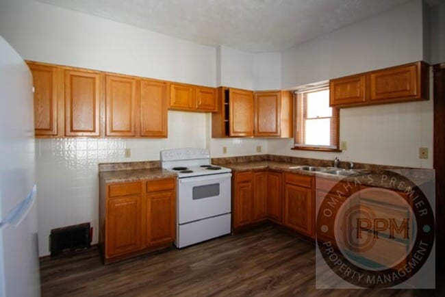 Building Photo - Spacious 4bd/2Ba Home