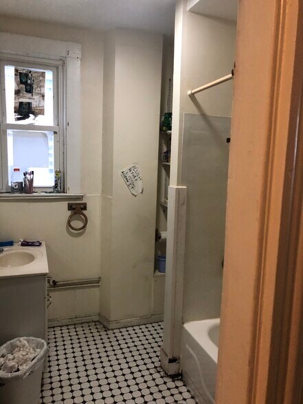 Building Photo - 121 Hillside St