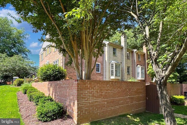 Building Photo - 6572 Flagmaker Ct