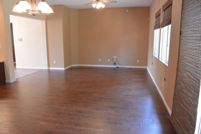 Building Photo - Beautiful Home in great North West Visalia neighborhood across from Soroptomist Park with Yard care