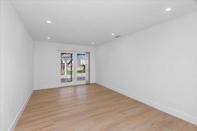 Building Photo - 6910 Eberhart St