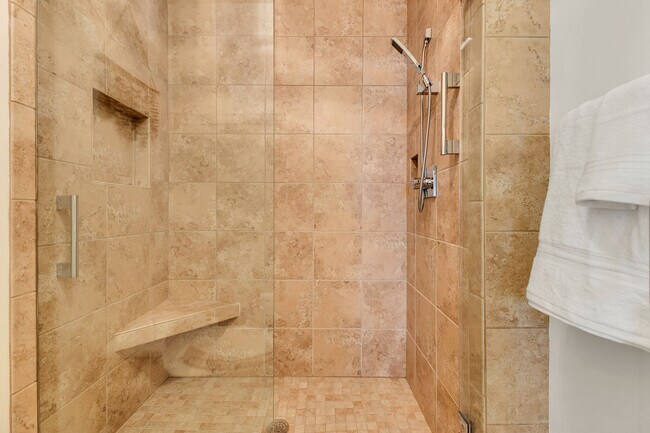 Building Photo - 224 Glenstone Cir