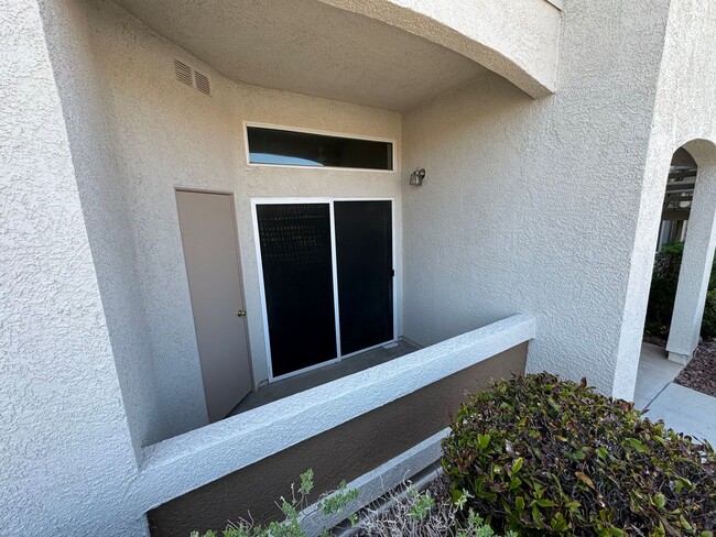 Building Photo - Spacious 3 bedroom Condo in Green Valley