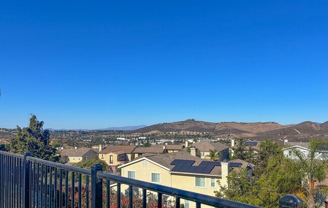 Building Photo - San Elijo Beauty! 4+ Bedrooms!