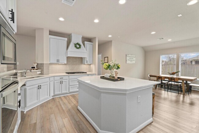 Building Photo - 2221 Hay Field Ct