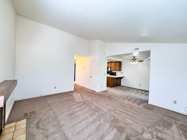 Building Photo - Cozy upstairs Condo in Auburn