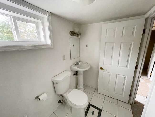 Building Photo - 9905 NE 46th Ct