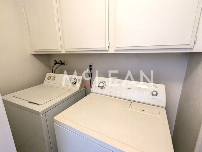 Building Photo - Two-Bedroom Townhome with Garage!