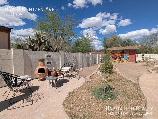 Building Photo - 816 N Contzen Ave