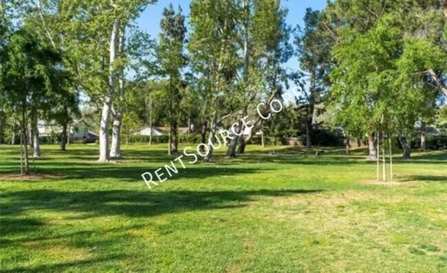 Building Photo - 25562 Avenida Frasca