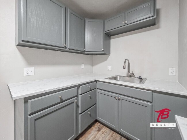 Building Photo - ozy 2-Bedroom Home in NE OKC – Affordable ...