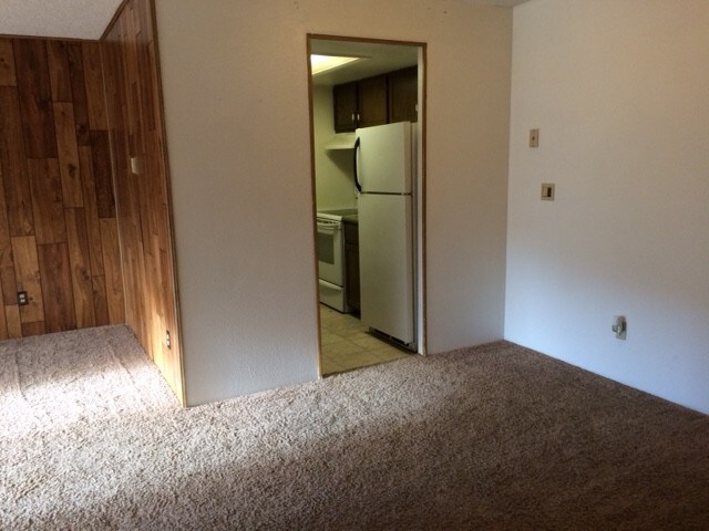 Building Photo - 1150 Golden Cir