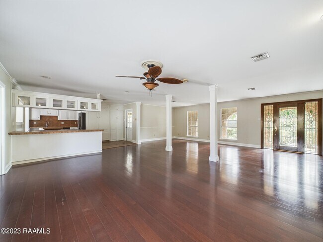 Building Photo - 232 Thibodeaux Dr