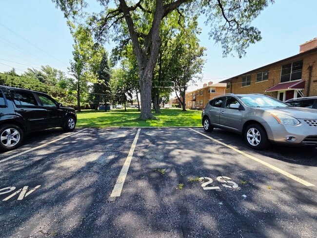 Building Photo - 1431 Balmoral Ave