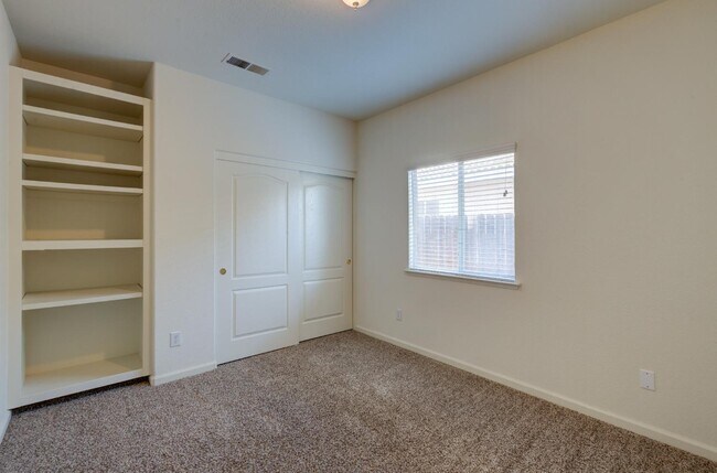 Building Photo - 9326 N Jade Ave