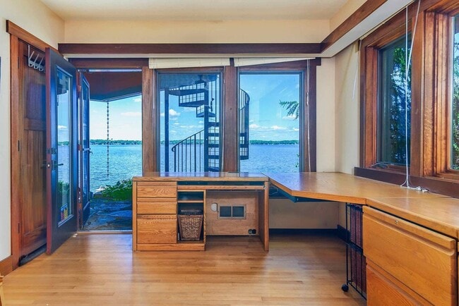Building Photo - Lake Mendota Dream Home in Desirable Sprin...