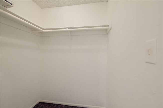 Building Photo - 9239 Bonavista Ln