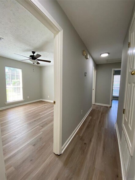 Building Photo - 514 Saddlewood Dr