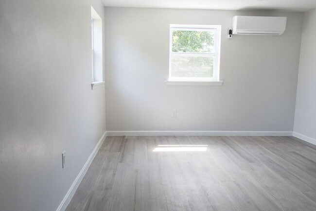 Building Photo - 124 W. First Ave./1 Bedroom, 1 Bath Apartment