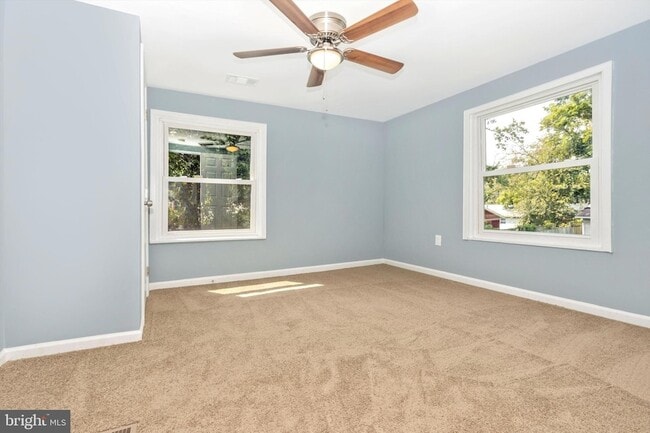 Building Photo - 404 Cedarleaf Ave
