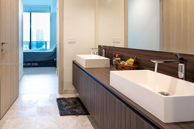 Building Photo - 1000 Brickell Plaza