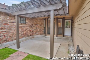 Building Photo - 16714 Summer Creek Dr