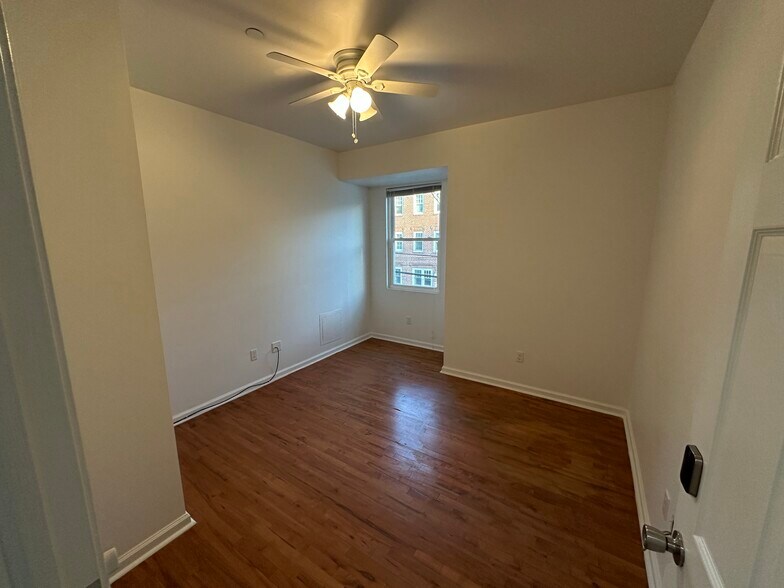 Building Photo - 601 N 39th St