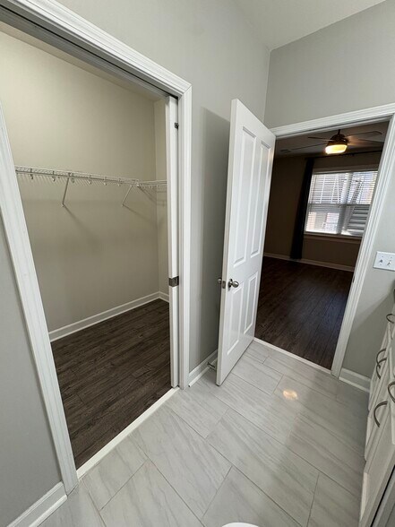 Building Photo - 2310 Elliott Ave