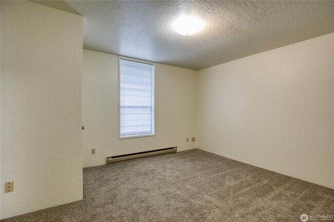 Building Photo - 208 N. "H" Street