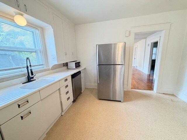 Building Photo - 840 Martin St