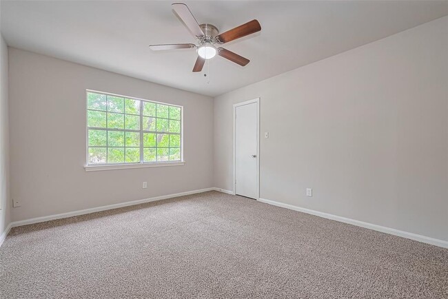 Building Photo - 10815 Creektree Dr