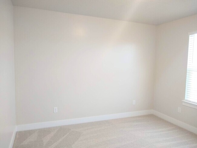 Building Photo - Bluffdale Townhouse Rental in Bringhurst S...