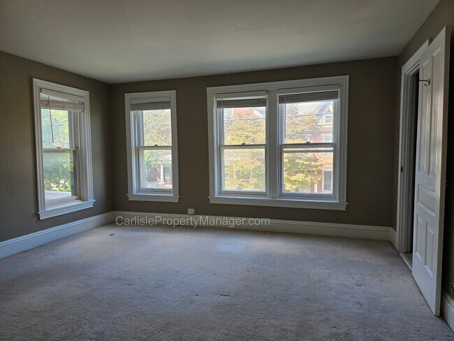 Building Photo - 252 W Pomfret St