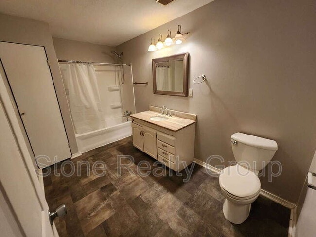 Building Photo - 2955 S 13 1/2 St