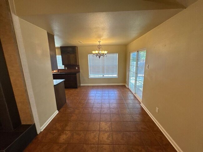 Building Photo - 3730 Twin Oak Ct