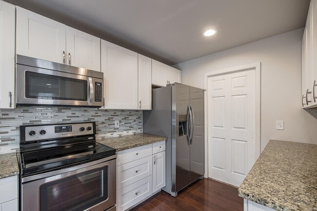 Building Photo - 324 Stratford Ln