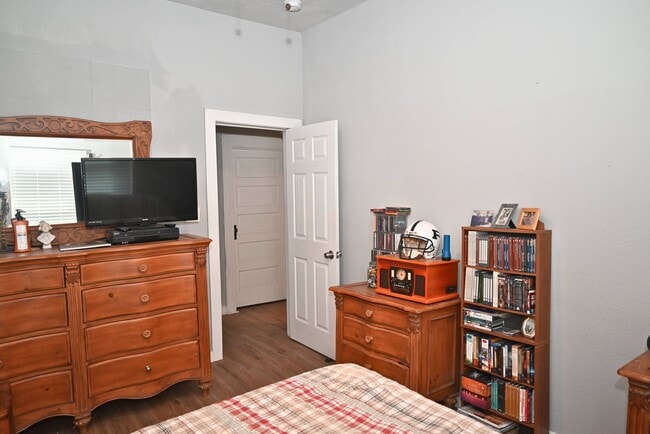 Building Photo - 1908 10th St