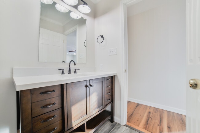 Building Photo - 398 Shady Brook Dr